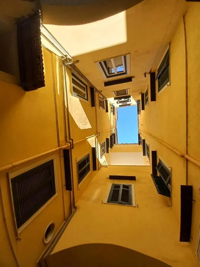 La Maison Marseille Napoli 0*,  Italien